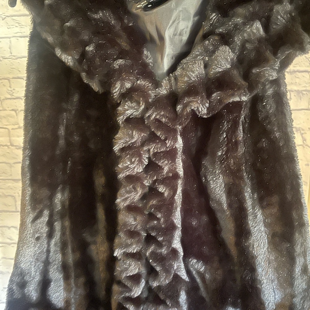 New directions Black Faux Fur Vest Size L Super Soft Button Closure Ruffle Lined - Picture 6 of 16